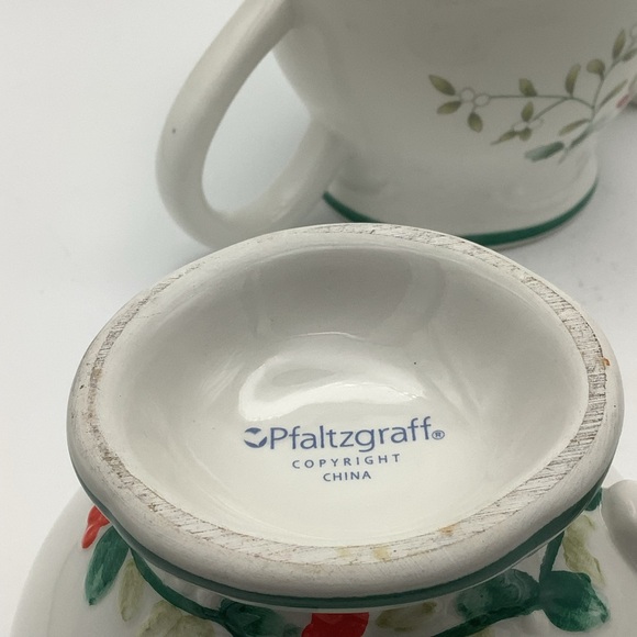 Pfaltzgraff Winterberry Teapot and Cup for One with Holly Accents - Picture 10 of 11